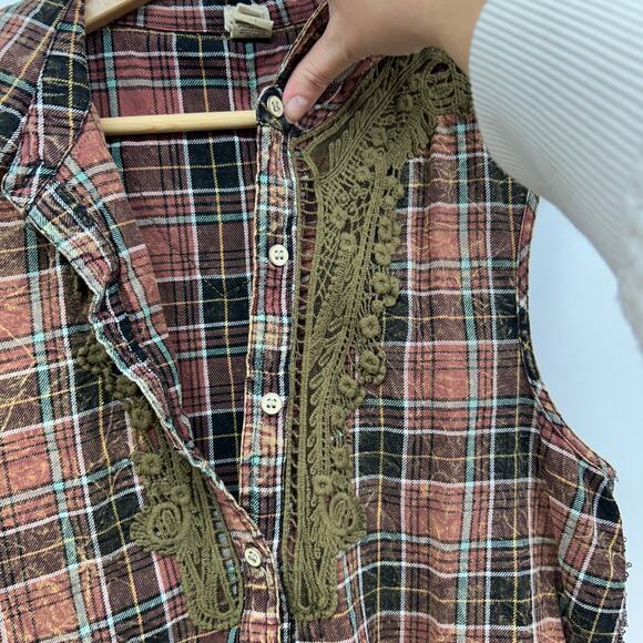 Gimmicks by BKE Buckle Western Plaid Lace Sequins Button Up Tank Top Medium - Picture 4 of 5